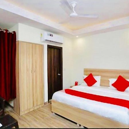 Hotel Golden Bliss At New Delhi Airport 외부 사진