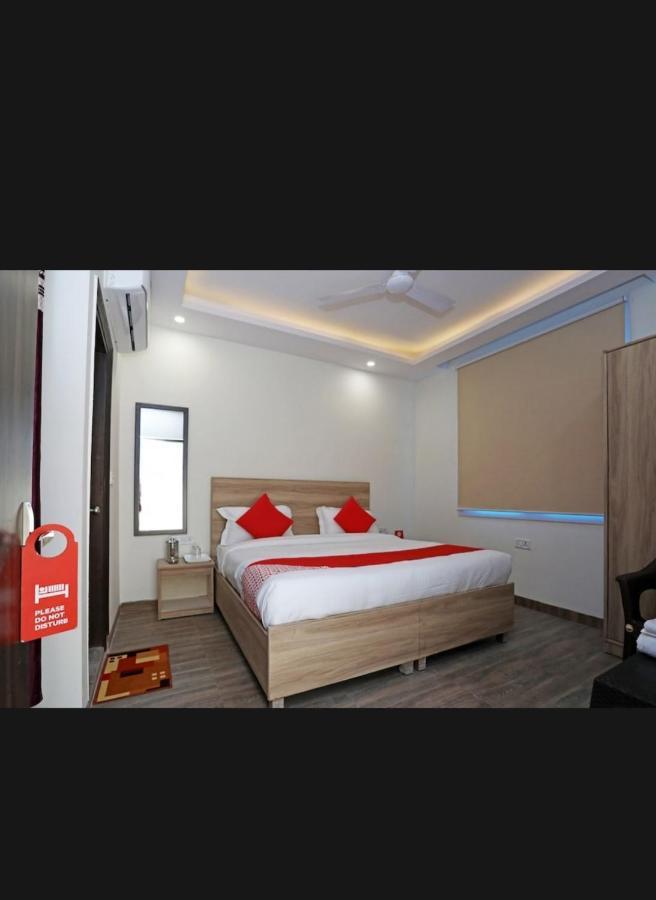 Hotel Golden Bliss At New Delhi Airport 외부 사진