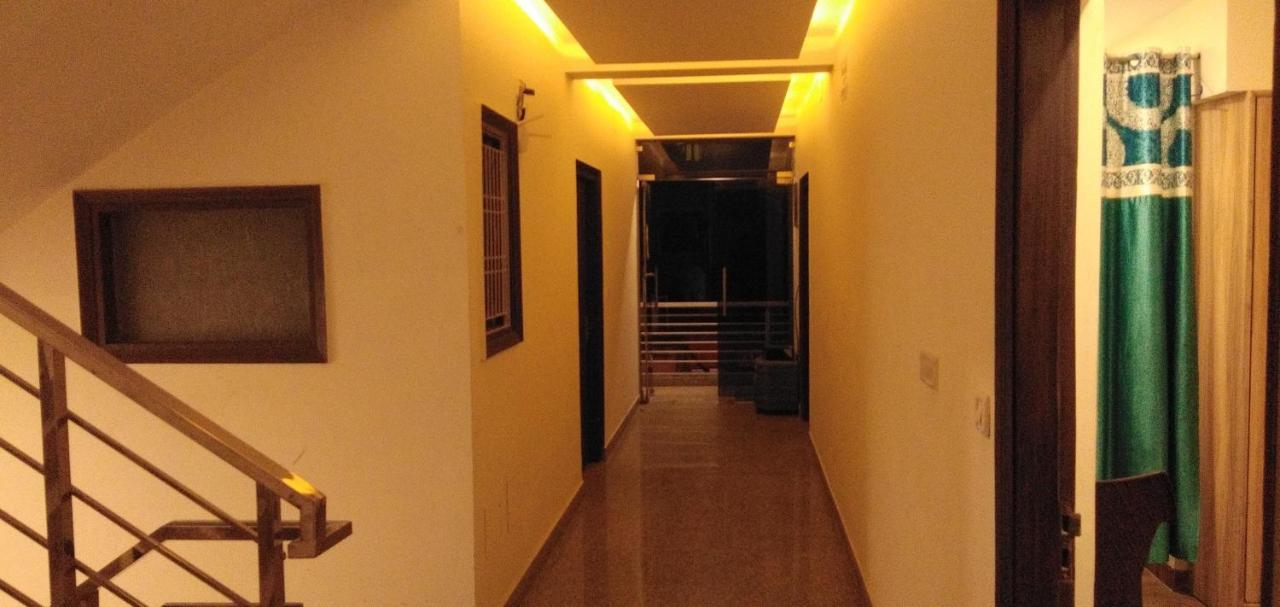 Hotel Golden Bliss At New Delhi Airport 외부 사진