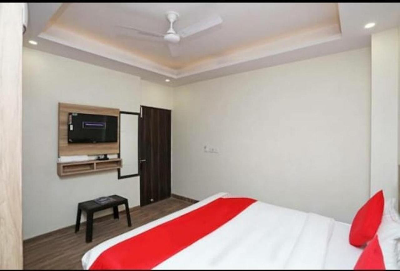 Hotel Golden Bliss At New Delhi Airport 외부 사진