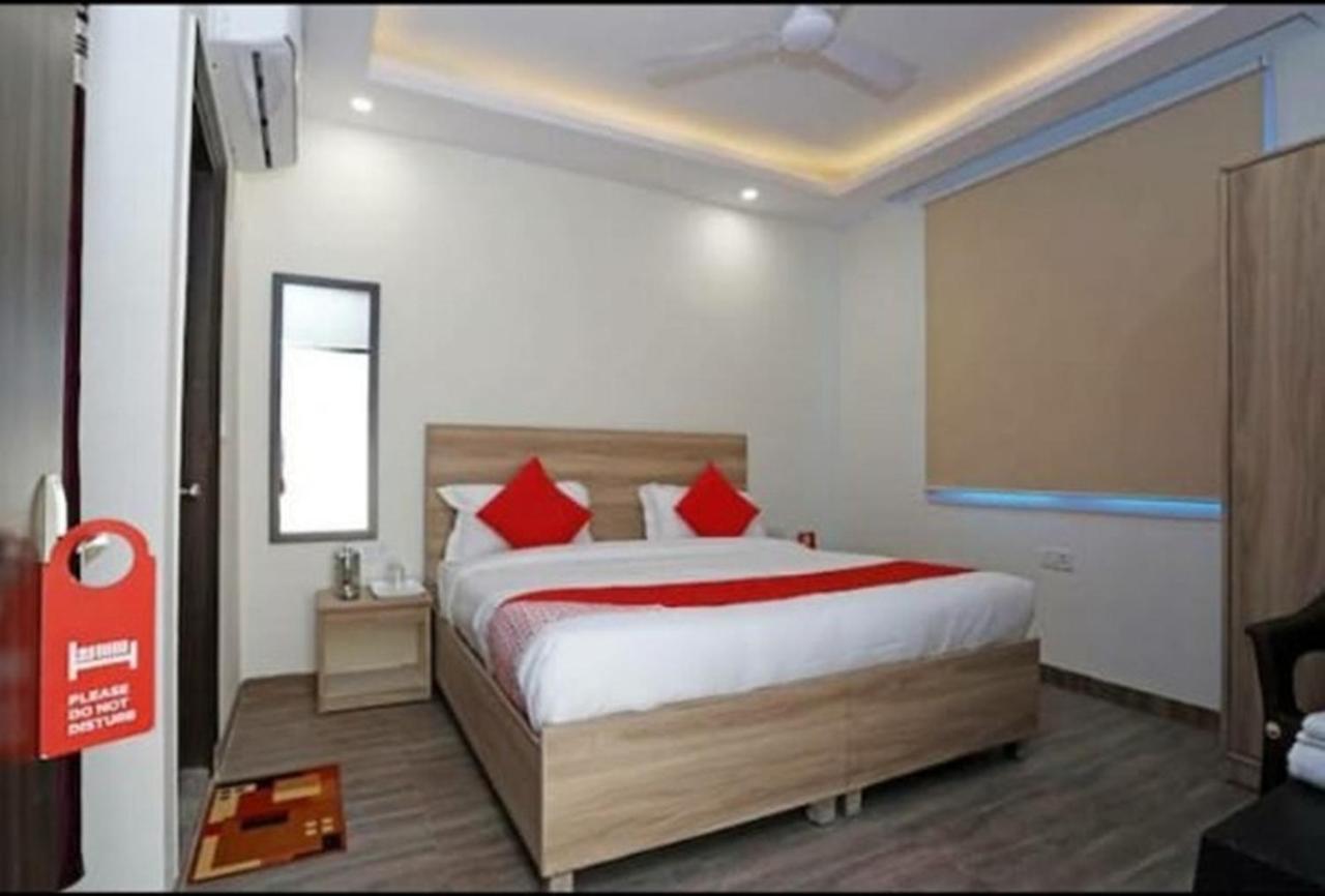 Hotel Golden Bliss At New Delhi Airport 외부 사진