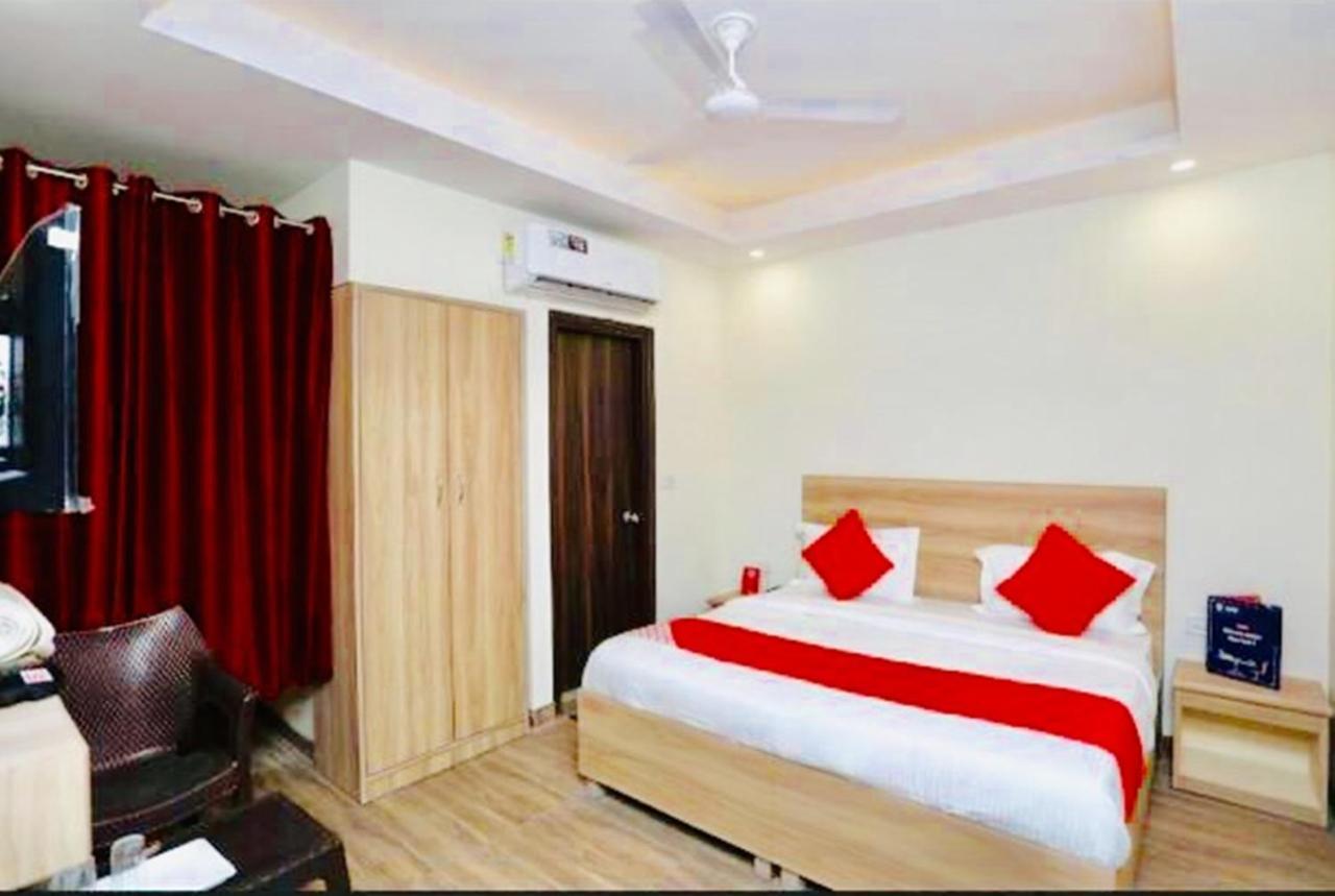 Hotel Golden Bliss At New Delhi Airport 외부 사진
