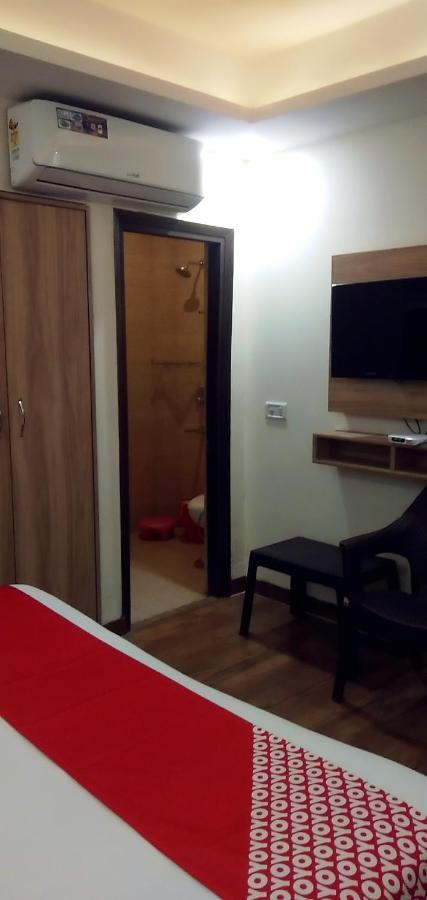 Hotel Golden Bliss At New Delhi Airport 외부 사진