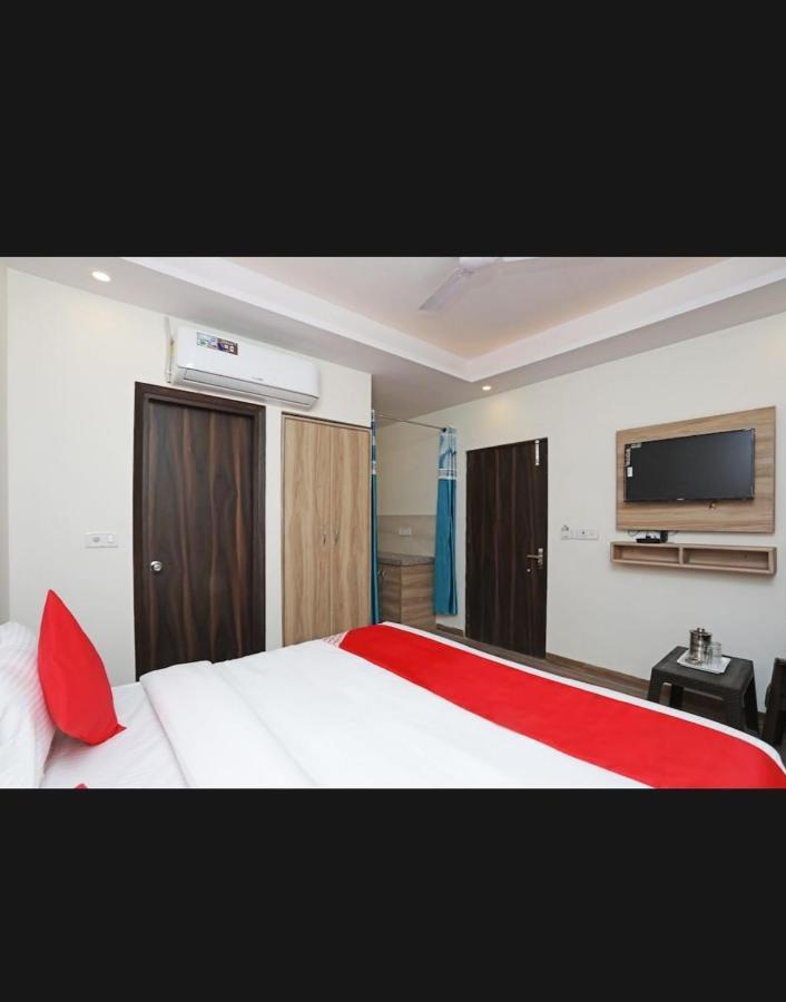 Hotel Golden Bliss At New Delhi Airport 외부 사진