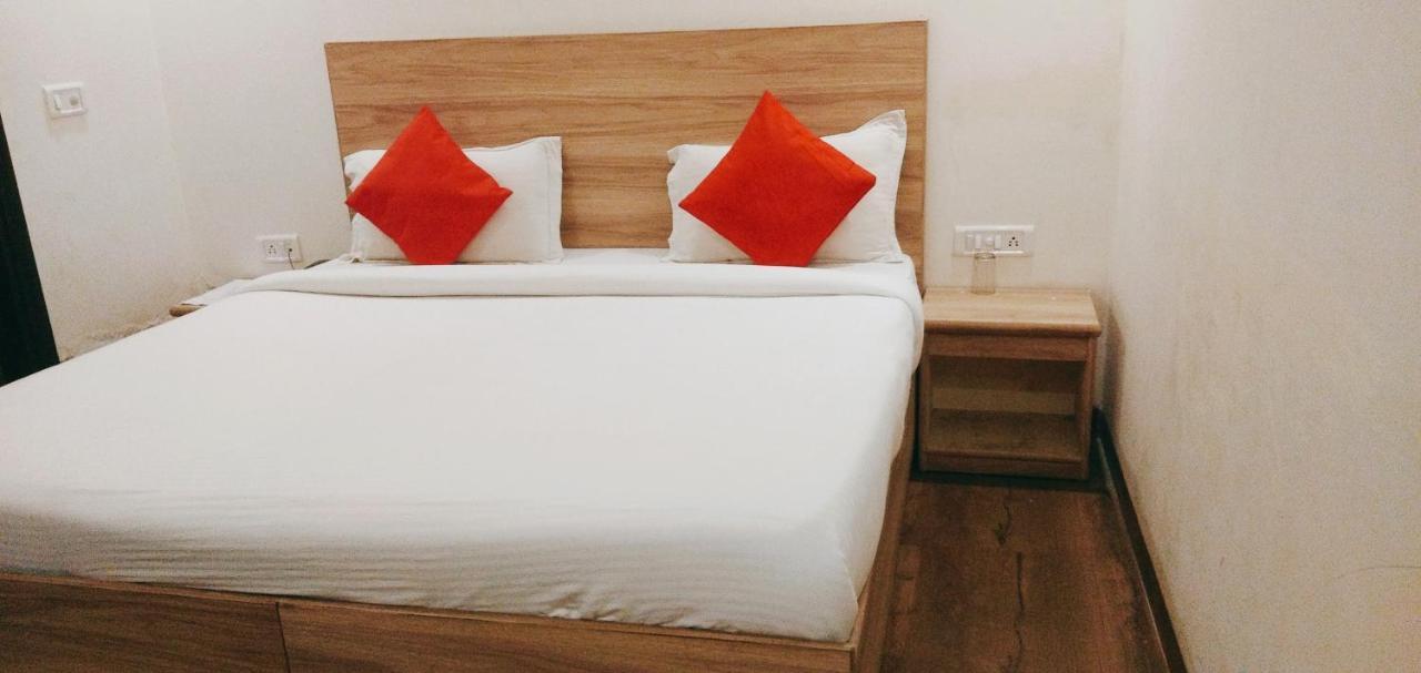 Hotel Golden Bliss At New Delhi Airport 외부 사진