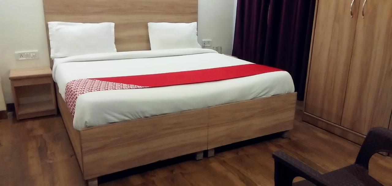 Hotel Golden Bliss At New Delhi Airport 외부 사진