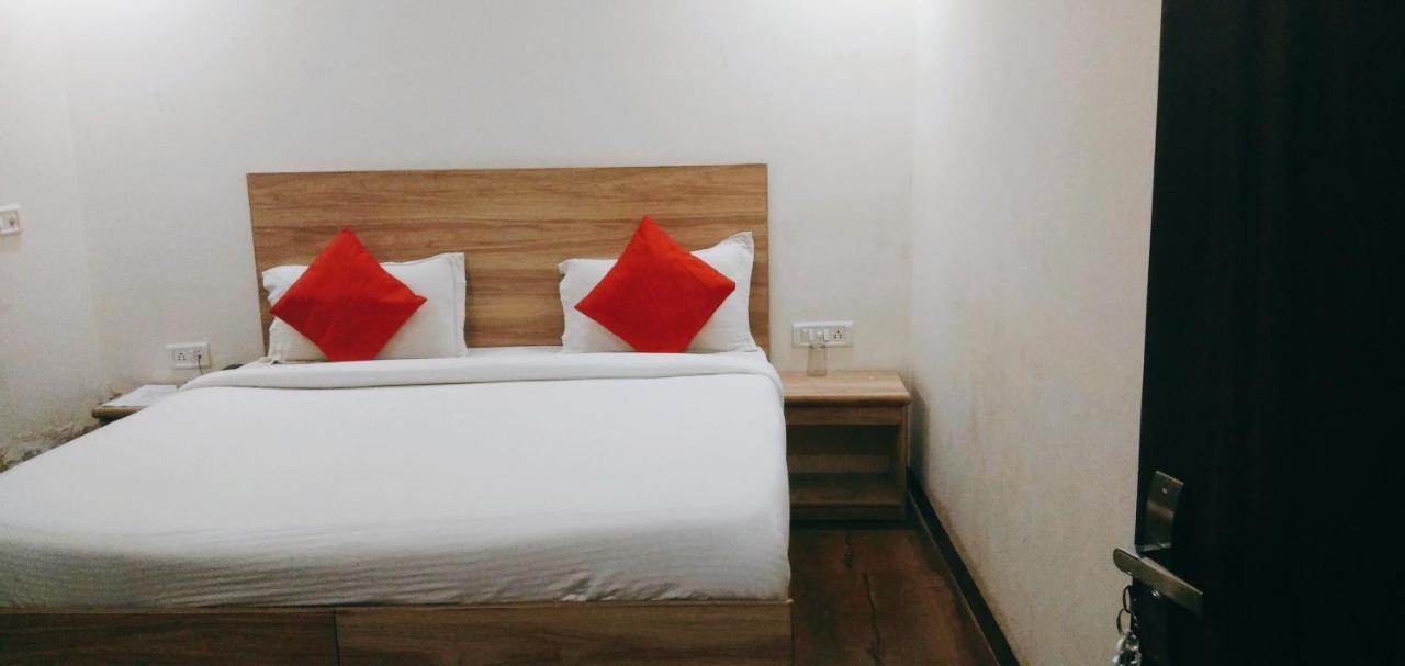 Hotel Golden Bliss At New Delhi Airport 외부 사진