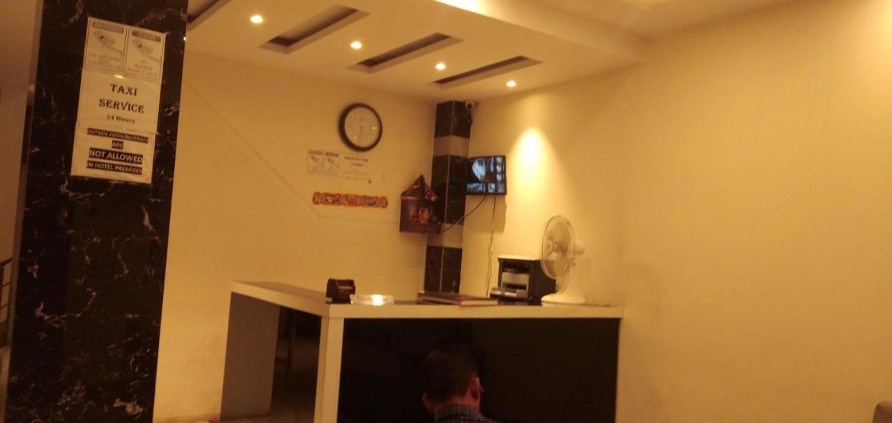 Hotel Golden Bliss At New Delhi Airport 외부 사진