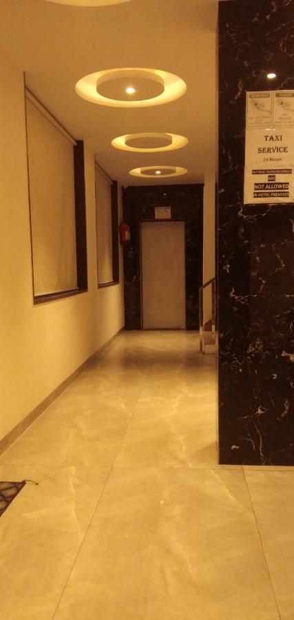 Hotel Golden Bliss At New Delhi Airport 외부 사진