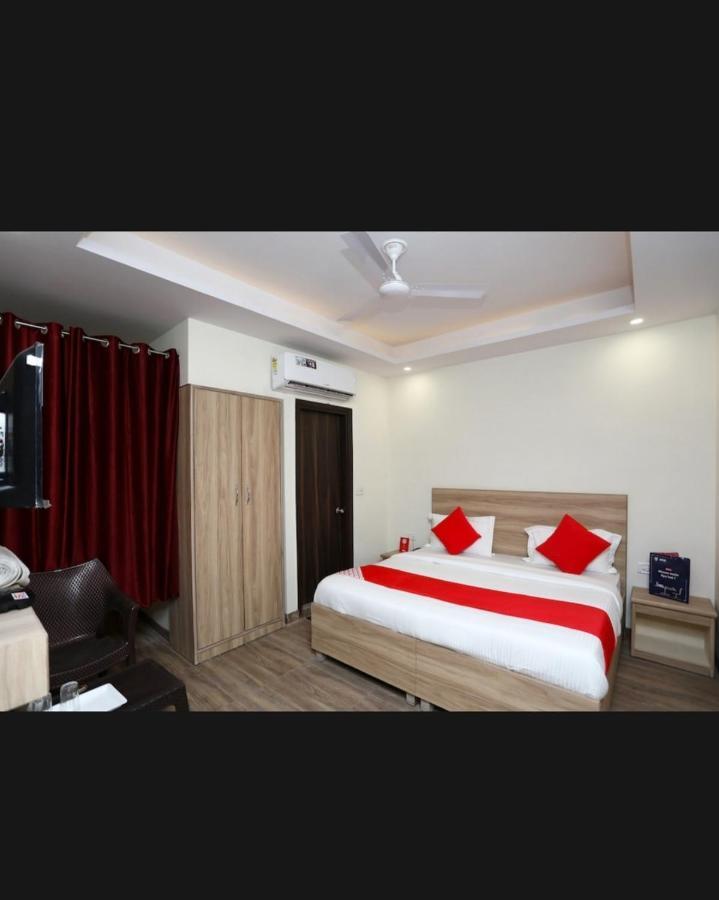 Hotel Golden Bliss At New Delhi Airport 외부 사진